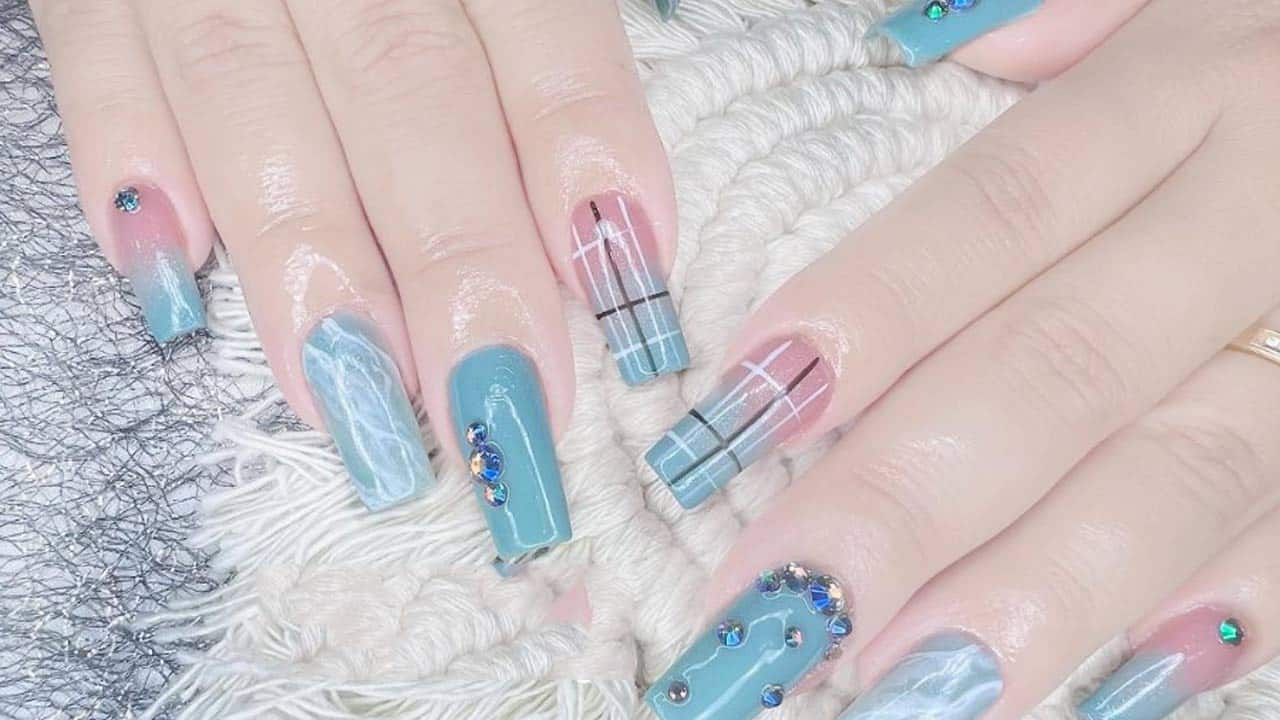 Mẫu nail kẻ Caro Đa Sắc