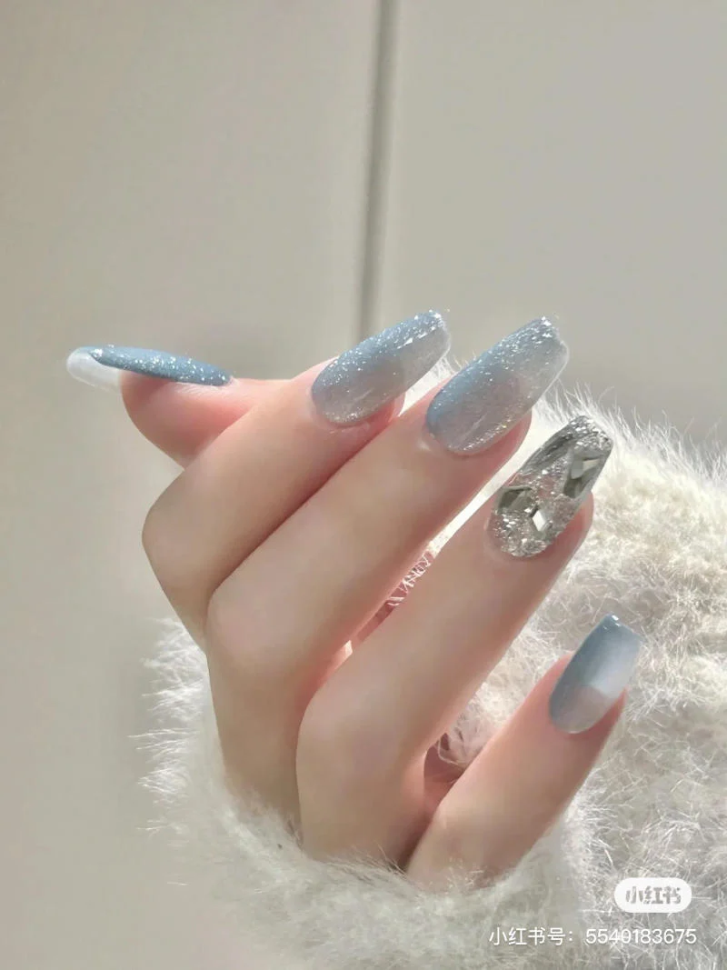 Mẫu nail nhọn màu xanh thanh lịch