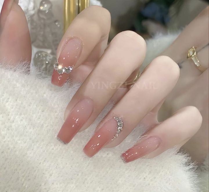 Nail Hồng đào đính đá