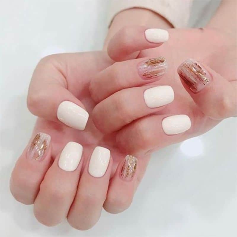 Nail cho người trung niên hoạ tiết đơn giản