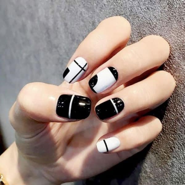 Mẫu nail đen hoạ tiết đơn gảin