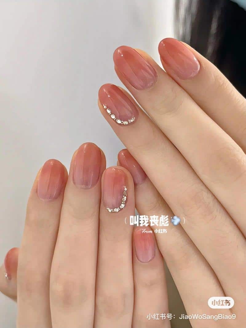 Nail ombre đính đá nhỏ