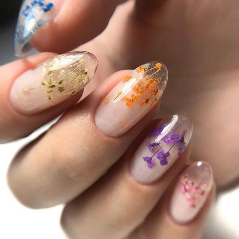 nail ẩn hoa khô đẹp lạ cho nàng thử sức 