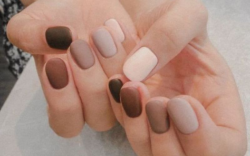 Mẫu nail trơn nhiều màu, tạo ấn tượng làn da trắng mịn