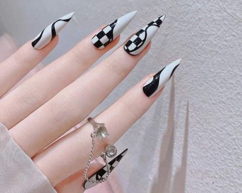 Sang trọng hơn với mẫu nail tay màu đen trắng cực slay