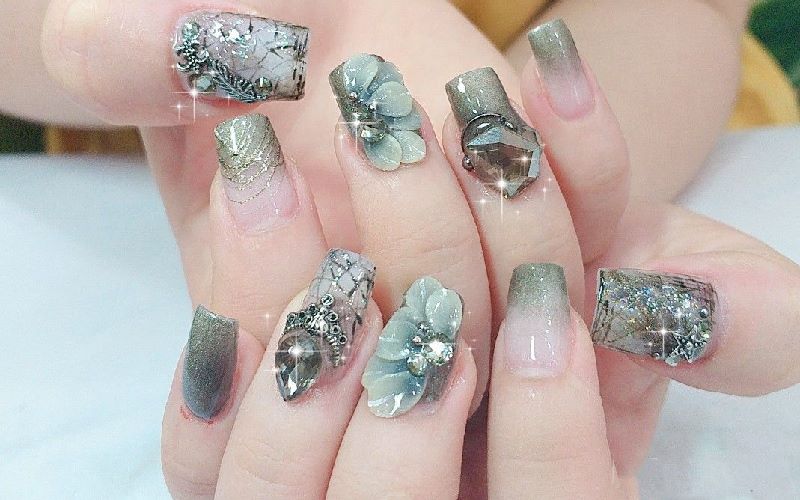 Nail tay hoa nổi màu xanh ngọc lạ mắt 