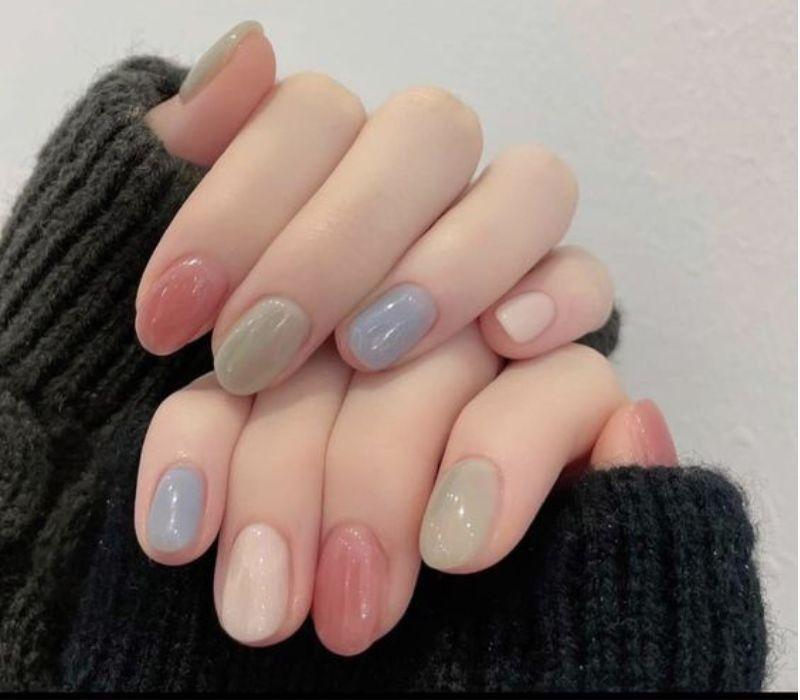 Mẫu nail trơn nhiều màu, vẻ đẹp đơn giản nhưng rất cuốn hút