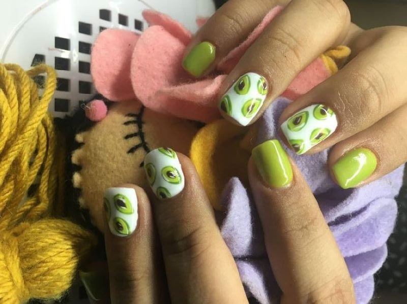 Mẫu nail hình qảu bơ độc đáo cho nàng cá tính