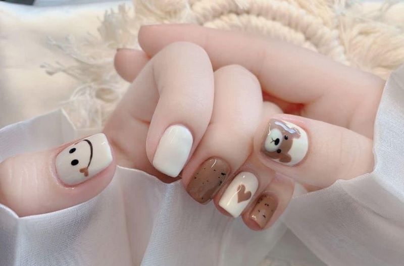 Ngọt ngào với mẫu nail hình gấu tone nude