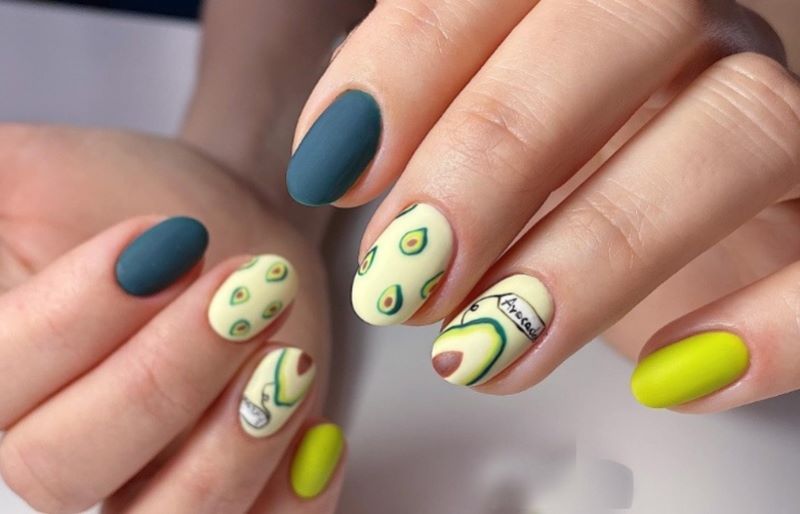 Mẫu nail bơ nhiều màu phối họa tiết đặc biệt