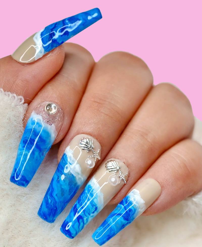 Nail xanh dương kết hợp phụ kiện hình sinh vật biển độc đáo