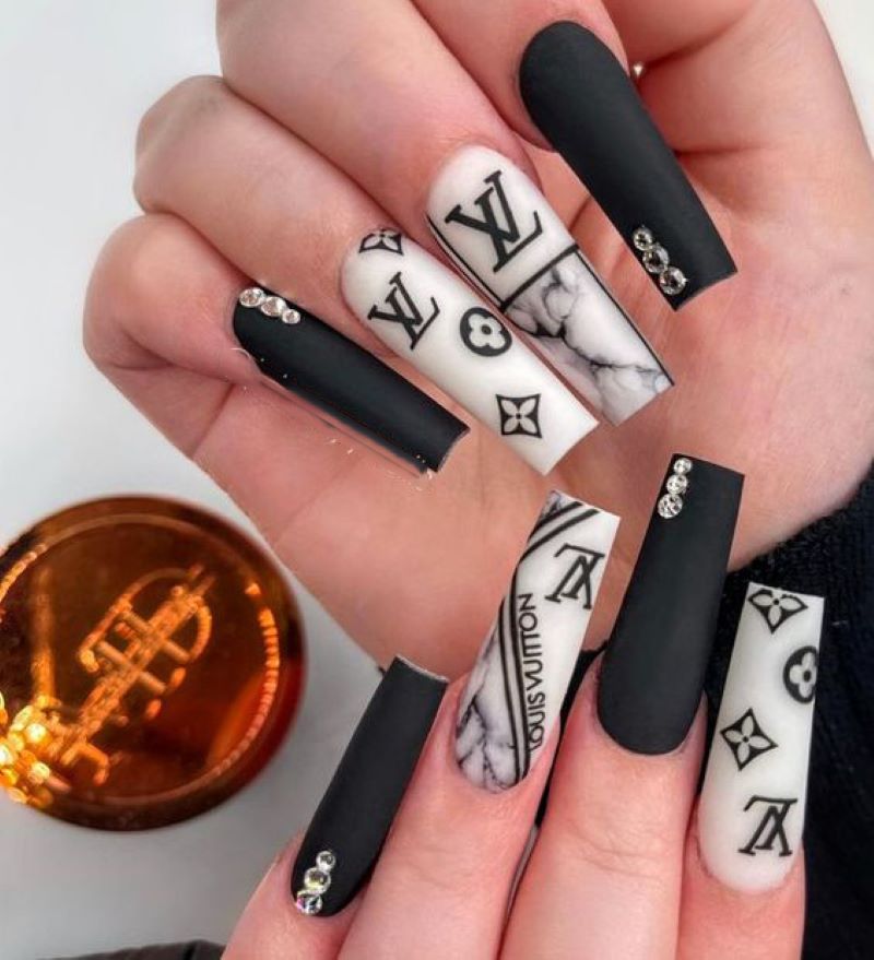 Mẫu nail LV