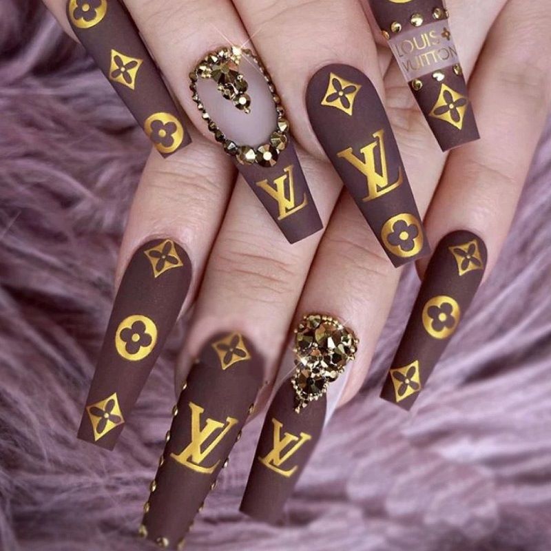 Mẫu nail LV