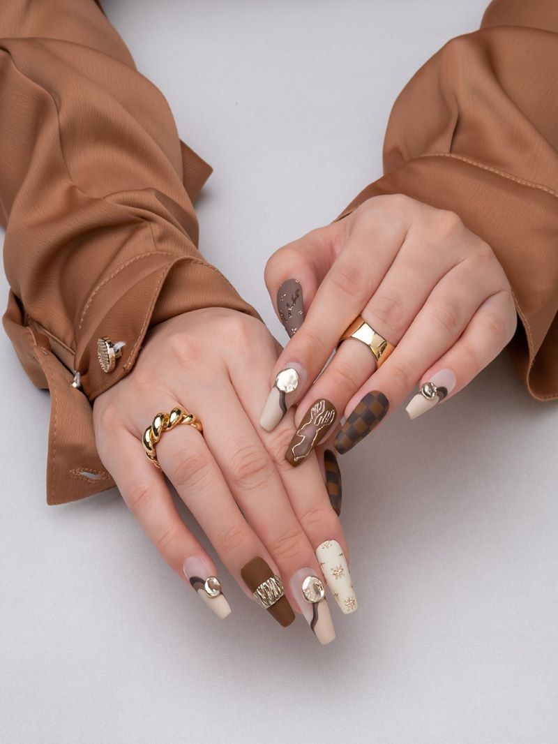 Mẫu nail LV