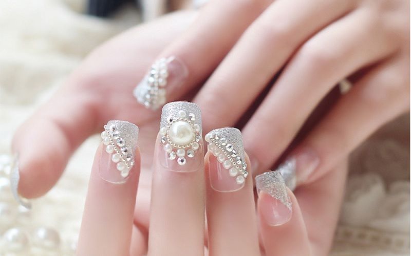 Mẫu nail đính ngọc trai