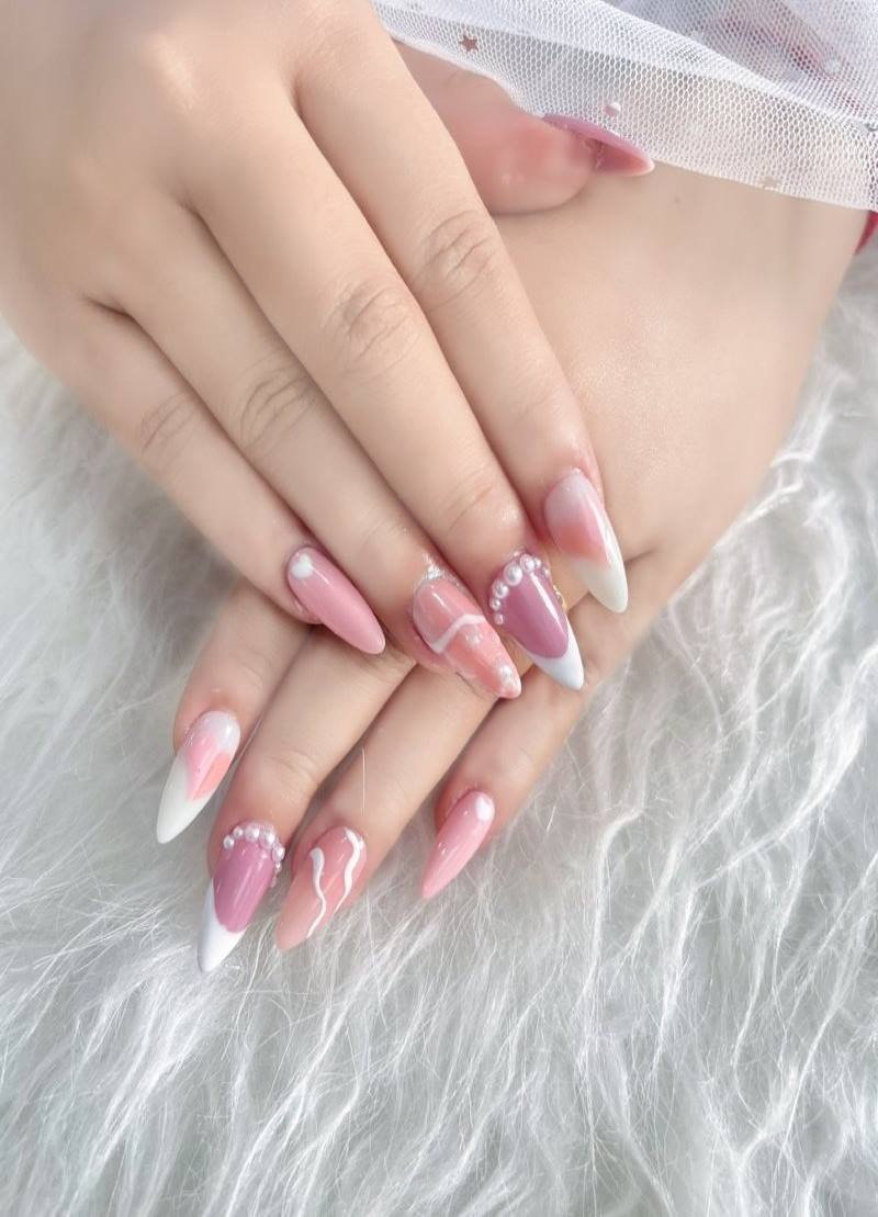 Mẫu nail đính ngọc trai