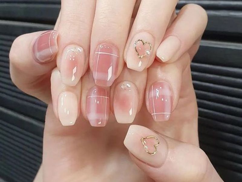 Mẫu nail màu nude