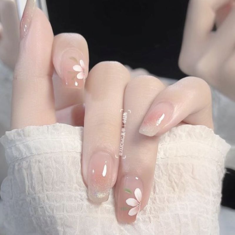 Nail học sinh