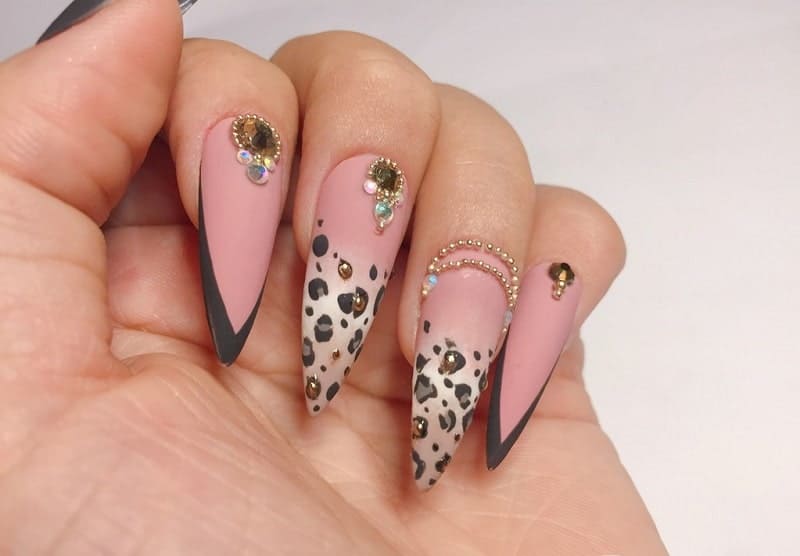 Mẫu nail da beo Đính Đá