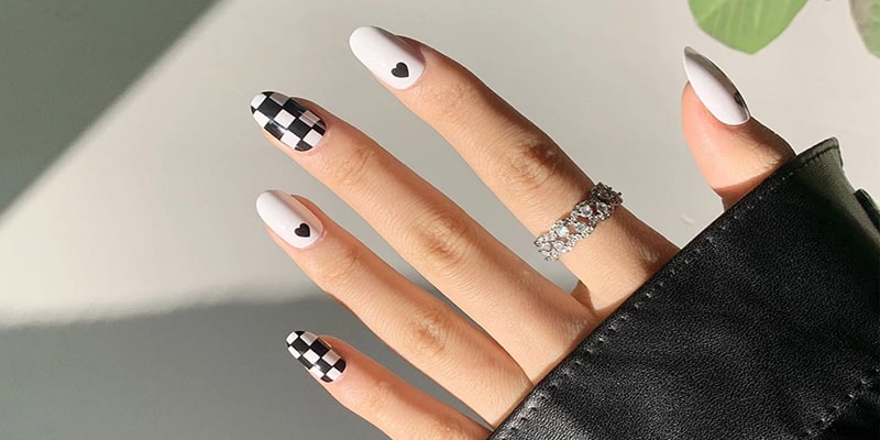 Mẫu nail caro đen trắng cổ điển 