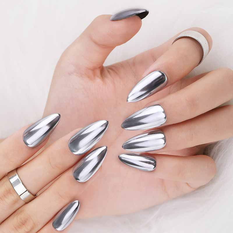 Mẫu nail tráng gương: “Phù thuỷ” biến hoá mọi phong cách thời trang của bạn